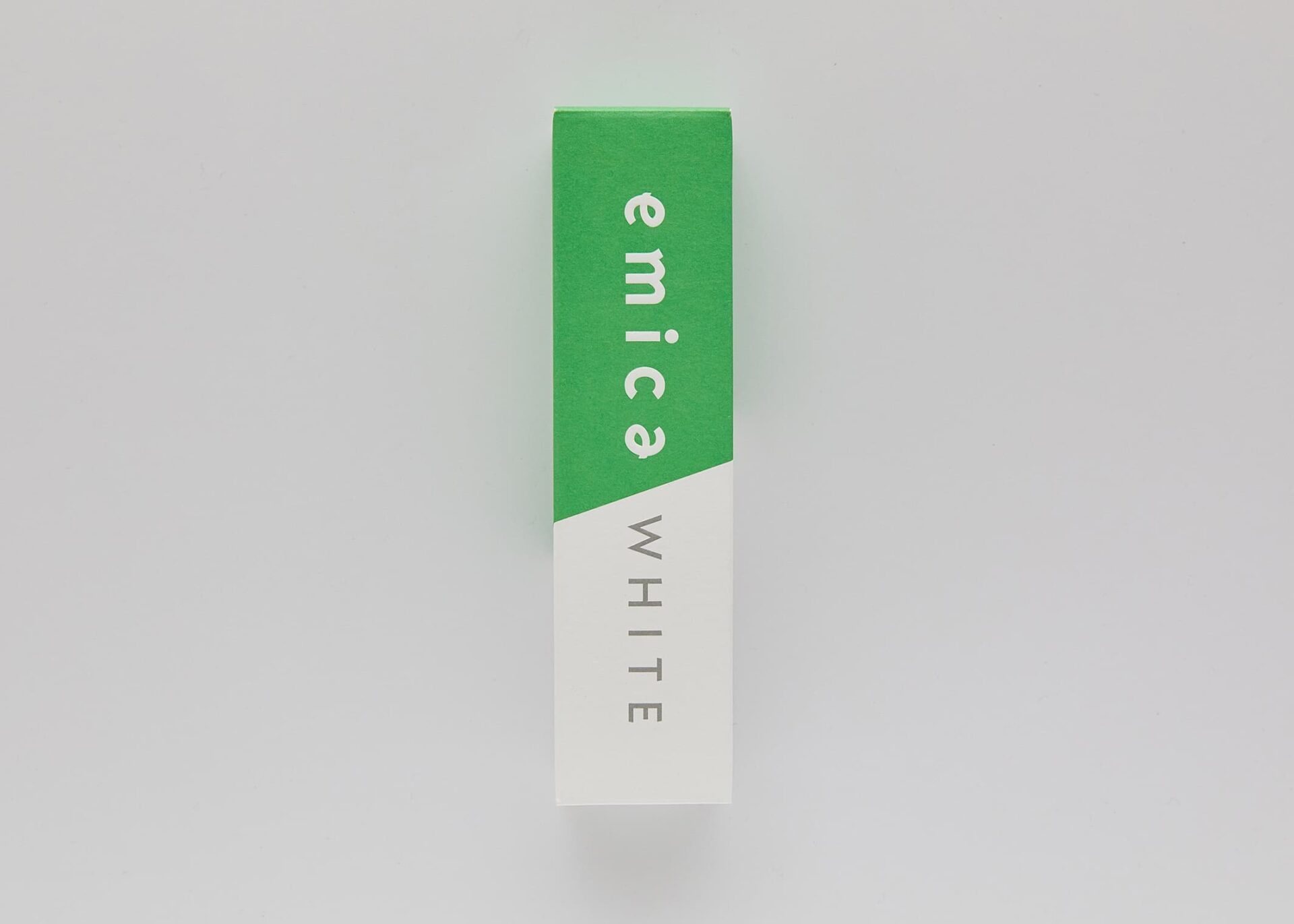 Emica emica WHITE パッケージ | INDES inc.
